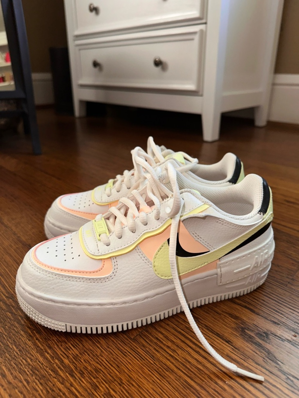 Nike Low-Top Sneakers in White, Peach & Pastel Yellow
